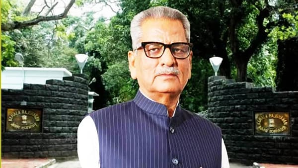 केरळच्या राज्यपालांच्या वक्तव्याने तापले वातावरण, लोक भवनात मांसाहारी भोजनास बंदी, काँग्रेसची खोचक टीका