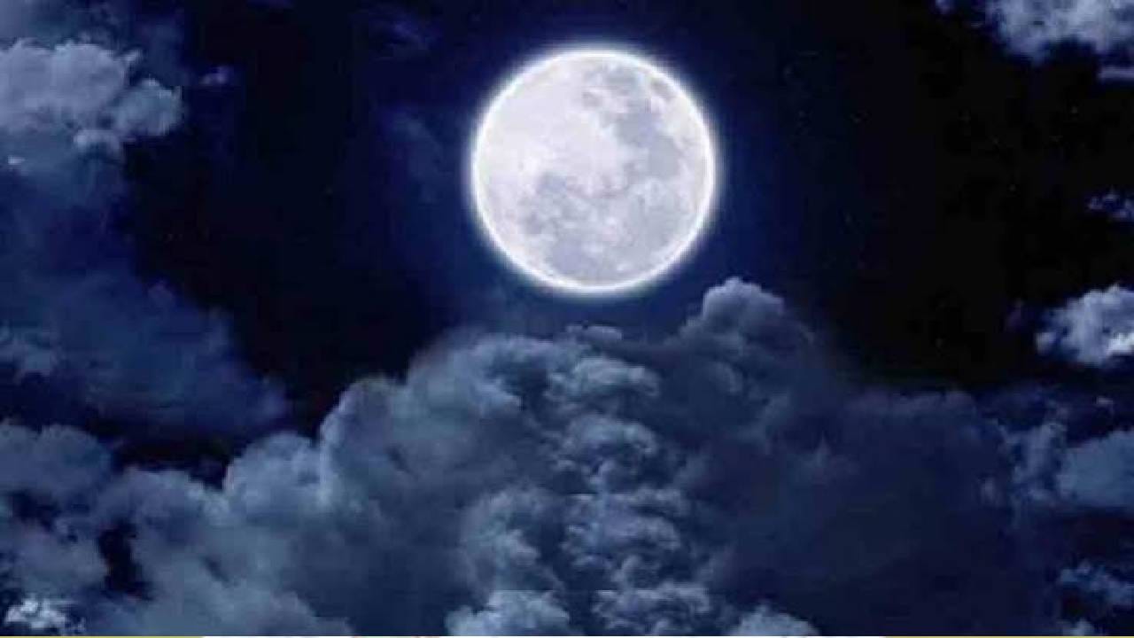 Kojagiri Purnima 2026: धनप्राप्तीसाठी कोजागिरी पौर्णिमेच्या रात्री हा मंत्र जपावा, चंद्रदेवाची होईल कृपा Kojagiri Purnima 2026: धनप्राप्तीसाठी कोजागिरी पौर्णिमेच्या रात्री हा मंत्र जपावा, चंद्रदेवाची होईल कृपा