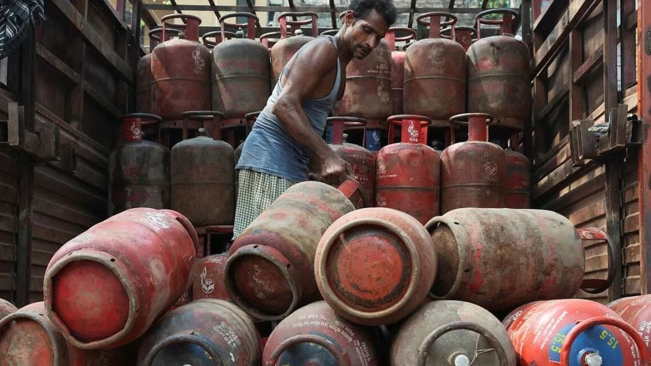 यासोबतच कमी गॅस लागणाऱ्या लोकांसाठीही हे सिलेंडर फायदेशीर आहे. आपले ओळखपत्र देऊन आपण हे छोटू गॅस घेऊ शकतो. त्याकरिता आपल्याला फार काही कागदपत्रे देण्याची देखील गरज नाही.