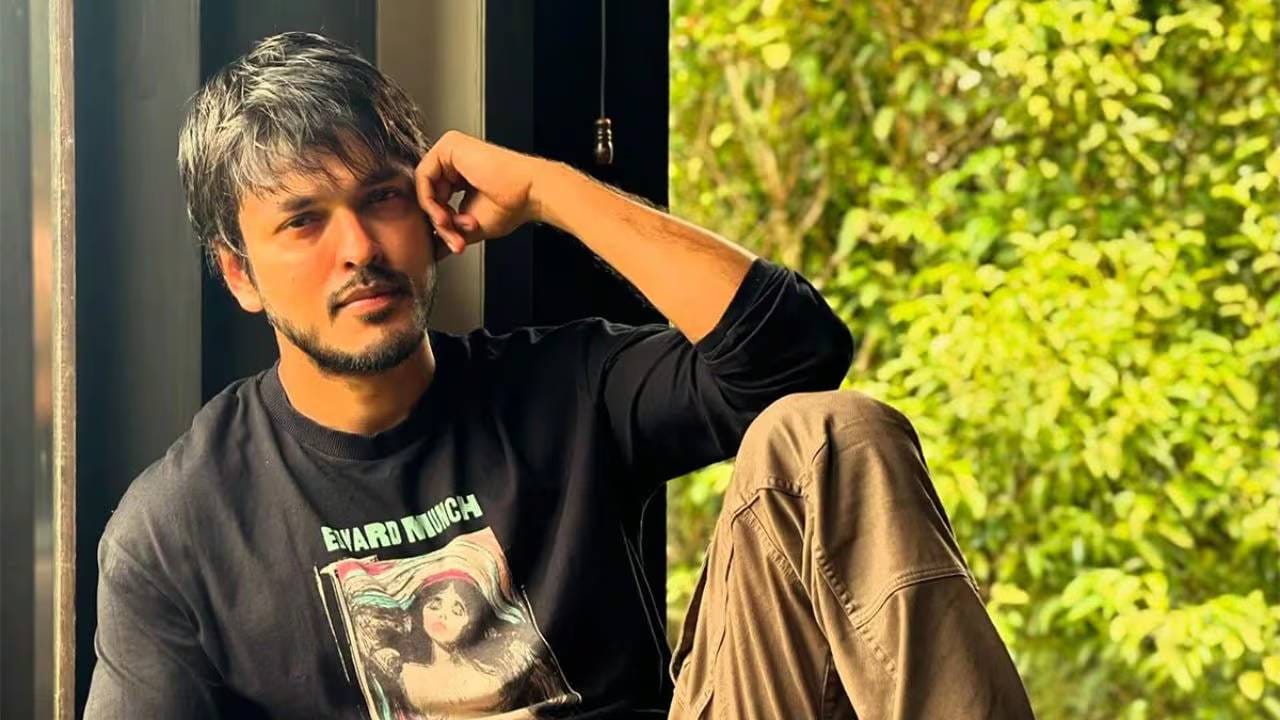 ललित सुरुवातीला उल्हासनगरमध्ये राहात होता. नंतर तो बदलापूरला एका चाळीत आला. त्यानंतर दुसऱ्या मोठ्या चाळीत गेलो. तिथून इमारतीत शिफ्ट झाला. वन बीएचके पासून टू बीएचके, मग थ्री बीएचके आणि नंतर स्वतःचे घर असा ललितचा प्रवास आहे.