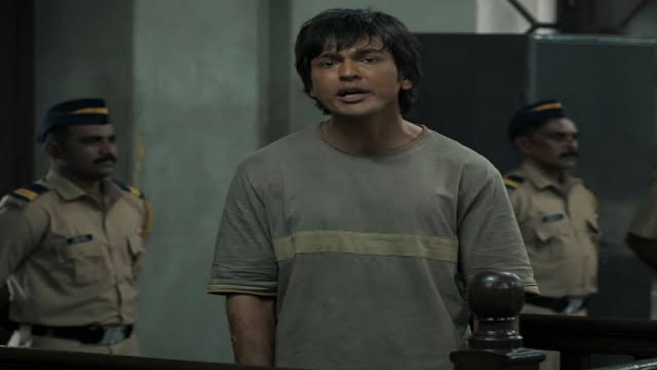 'प्रहार' सिनेमाबद्दल सांगायचं झालं तर, सिनेमात ललित प्रभाकर कसाबच्या भूमिकेत दिसणार आहे, तर अभिनेता राजकुमार सरकारी वकील उज्वल निकरम यांच्या भूमिकेत दिसणार आहे. तर सिनेमाची कथा 26 / 11 च्या खटल्या भोवती फिरताना दिसणार आहे. 
