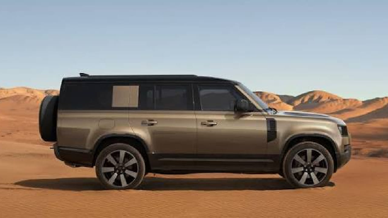 Land Rover Defender वर मिळतेय तब्बल 34 लाख रुपयांची सूट, घेण्यासाठी ग्राहकांची तुफान गर्दी Land Rover Defender वर मिळतेय तब्बल 34 लाख रुपयांची सूट, घेण्यासाठी ग्राहकांची तुफान गर्दी