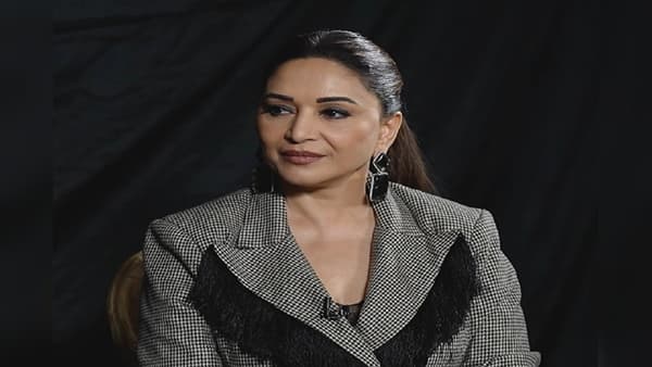 Madhuri Dixit : माधुरीला त्या निर्णयाचा आजही पश्चाताप, अनेक वर्षांनंतर स्पष्टच म्हणाली...