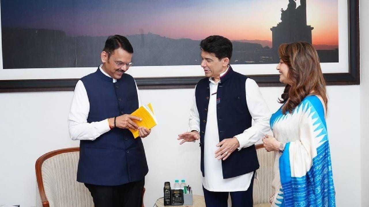 डॉ. नेने यांचे एक नवे पुस्तक प्रकाशित होणार आहे. हे पुस्तक मुख्यमंत्र्यांना देण्यासाठी ते वर्षा बंगल्यावर गेले होते. त्यांच्या हा भेटीचे फोटो सध्या सोशल मीडियावर व्हायरल होताना दिसत आहेत.