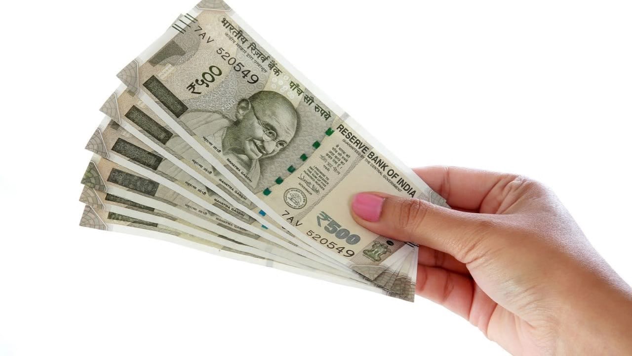 Chanakya Niti : याच कारणामुळे हातात भरपूर पैसा असूनही, खिसा रिकामा राहतो! काय सांगताचा चाणक्य Chanakya Niti : याच कारणामुळे हातात भरपूर पैसा असूनही, खिसा रिकामा राहतो! काय सांगताचा चाणक्य