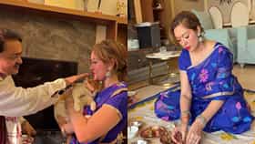 Munmun Dutta House: 'तारक मेहता'च्या बबिताजींच्या आलिशान घरात नवरात्रीची पूजा; 39 व्या वर्षीही सिंगल, आई अन् मांजरींसोबत जगते रॉयल आयुष्य
