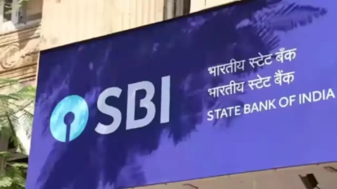 मुदत संपल्यावर 110% रक्कम परत पॉलिसीचे मुदत पूर्ण झाल्यावर आणि आवश्यक अटी पूर्ण झाल्यास भरलेला एकूण पात्र प्रीमियमच्या 110% रक्कम परत मिळवण्याची तरतूद आहे उदाहरणार्थ पात्र प्रीमियम श्री एकूण रक्कम पाच लाख रुपये असल्यास त्याच्या 110% म्हणजेच 5.50 लाख रुपये होतात हा केवळ गणित समजण्यासाठी दिलेला दाखला आहे. प्रत्यक्ष लाभ पॉलिसीच्या अटीनुसार ठरतो आणि कर आणि अतिरिक्त प्रीमियम यांची गणना वेगळी असू शकते.