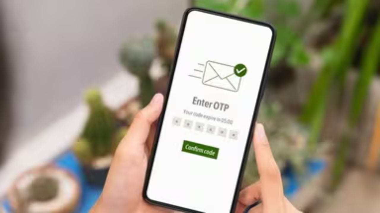 Banking Update : बँक खात्याशी जोडलेला मोबाईल नंबर बदलायचा आहे? बँकेत जाण्याची गरज नाही; घरबसल्या असं करा अपडेट