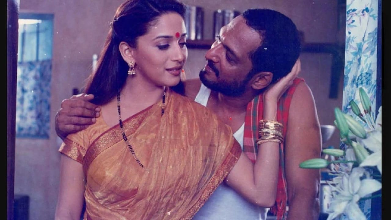 Nana Patekar : माधुरीवर माझं एकर्फी प्रेम होतं, पण ती..., नाना पाटेकरांनी 'धकधक गर्ल'वर असलेलं प्रेम सर्वांसमोर व्यक्त केलं तेव्हा..., नेमकं काय घडलेलं? Nana Patekar : माधुरीवर माझं एकर्फी प्रेम होतं, पण ती..., नाना पाटेकरांनी 'धकधक गर्ल'वर असलेलं प्रेम सर्वांसमोर व्यक्त केलं तेव्हा..., नेमकं काय घडलेलं?