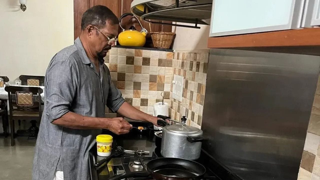कुठेही मुक्काम असो हॉटेलमध्येच ते जेवण तयार करायचे. जर हॉटेलच्या रूममध्ये किचन नसेल तर ते थेट हॉटेलच्या रूममध्ये जाऊन जेवण तयार करायचे. जिम असलेल्या हॉटेलही ते बघत होते.