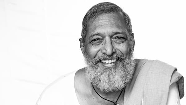 अभिनेते नाना पाटेकर यांच्या निधनानंतर फोटोग्राफर अतुल कसबेकर यांनी नानांचे काही खास आणि आजवर कधीही न पाहिलेले फोटो सोशल मीडियावर शेअर केले आहेत.