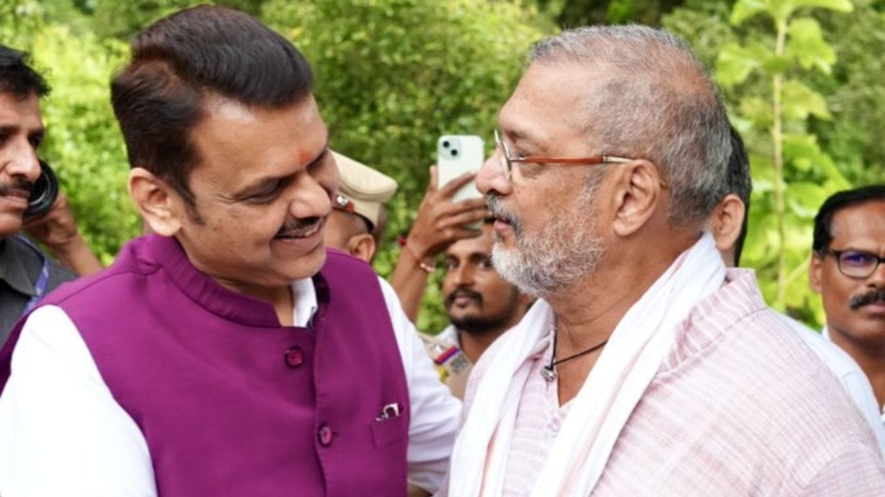 नानांचा स्पष्टवक्तेपणा केवळ व्यासपीठापुरता मर्यादित नव्हता. देवेंद्र फडणवीस यांनी एका कार्यक्रमात नानांच्या आठवणी सांगताना, भाषणानंतर काही मिनिटांतच त्यांचा फोन यायचा, असे सांगितले होते. ‘एवढ्या मोठ्याने भाषण का करतोस? शांततेत बोलण्याची सवय कर,’ असा सल्ला नाना देत असत. त्यांच्या या सूचनेमुळे आपल्या भाषणाची शैली बदलल्याचे फडणवीस यांनी सांगितले होते.