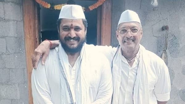 ज्येष्ठ अभिनेते नाना पाटेकर यांनी आपल्या दमदार अभिनयाने मराठी आणि हिंदी चित्रपटसृष्टीत वेगळी ओळख निर्माण केली. त्यांच्या आवाजातील धार, संवादफेक, अभिनयातील सहजता आणि व्यक्तिरेखांमधील जिवंतपणा यामुळे त्यांनी अनेक दशकं प्रेक्षकांच्या मनावर राज्य केलं. मात्र, नानांच्या यशामागे केवळ त्यांची अभिनयक्षमता नव्हती, तर कामाची निवड करण्यामागे असलेला त्यांचा ठाम दृष्टिकोनही महत्त्वाचा होता.