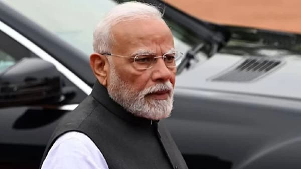 नरेंद्र मोदींनी घेतले या बड्या नेत्याचे आशीर्वाद, भेटीत महत्त्वाची खलबतं, नेमकं कारण काय?