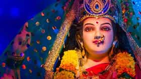 Navaratri 2026 : नवरात्रीच्या काळात या वस्तू चुकूनही ठेवू नका रिकाम्या, निर्माण होतो वास्तुदोष