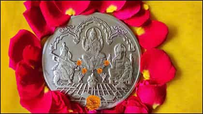 नवरात्रीत या 5 वस्तू घरी आणाच, तिसरी वस्तू तर तुम्हालाही आवडेल