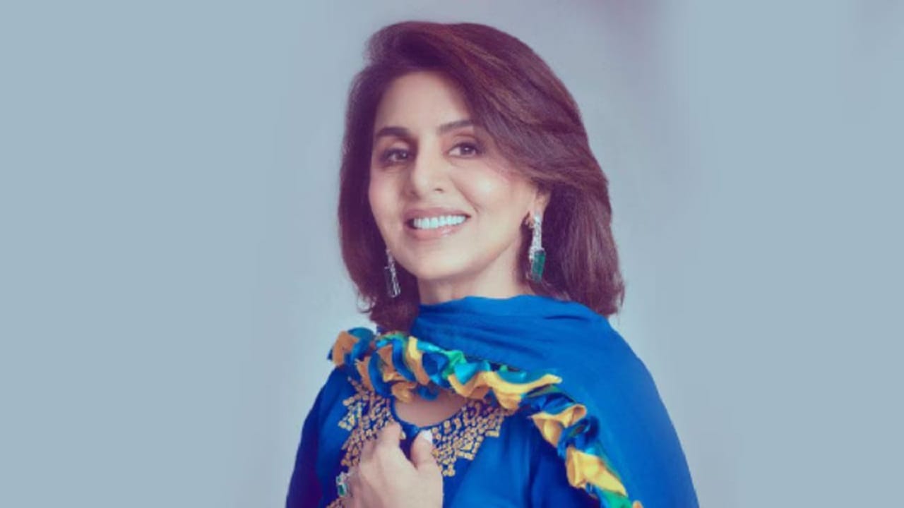 Neetu Kapoor : 'बडा अच्छा लगता है ना...', नको तो अॅंगल घेणाऱ्या पापाराझींवर भडकल्या नीतू कपूर, विचारला थेट सवाल! Neetu Kapoor : 'बडा अच्छा लगता है ना...', नको तो अॅंगल घेणाऱ्या पापाराझींवर भडकल्या नीतू कपूर, विचारला थेट सवाल!
