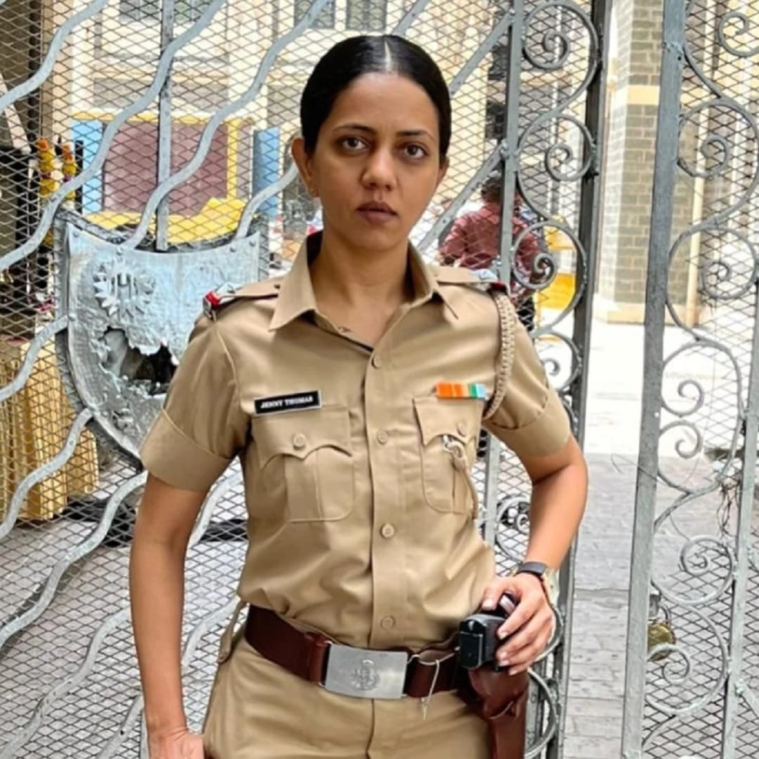 फोटो पोस्ट करत नेहा म्हणते, 'असिस्टंट सब इन्स्पेक्टर जेनी थॉमस रिपोर्टिंग..., 'दृश्यम 3'मध्ये पुन्हा एकदा या दिग्गज कलाकारांसोबत काम करताना शिकण्याचा एक अतिशय चांगला अनुभव मिळाला...', सध्या नेहा हिची पोस्ट सोशल मीडियावर तुफान व्हायरल होत आहे.