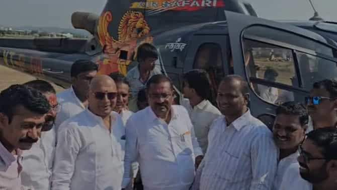 एकीकडे राज्यात दुष्काळाची धग, दुसरीकडे सुरेश धस यांची ‘हेलीकॉप्टर राईड’, मेळावा संपवून पुन्हा मुंबई; ‘धावपळीची’ चर्चा!