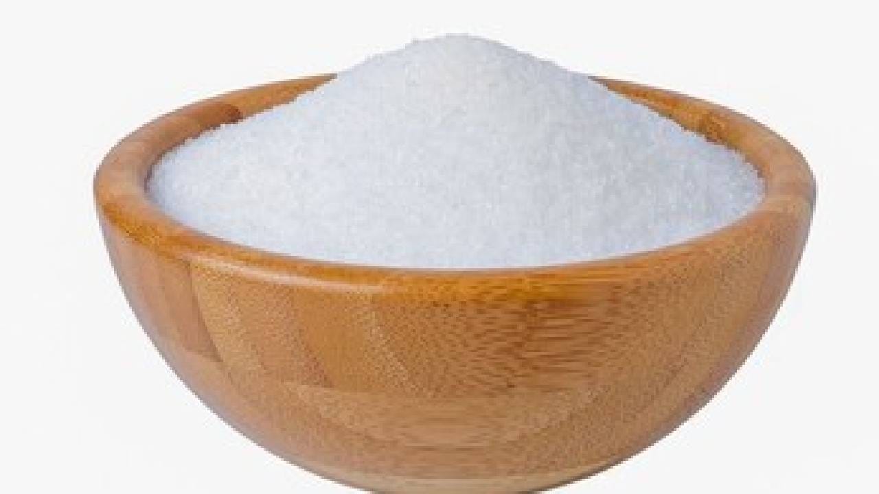 दुसरा दिवस (माता ब्रह्मचारिणी): साखर किंवा साखरेचे पदार्थ (मिश्री) - यामुळे दीर्घायुष्य आणि सुख लाभते.