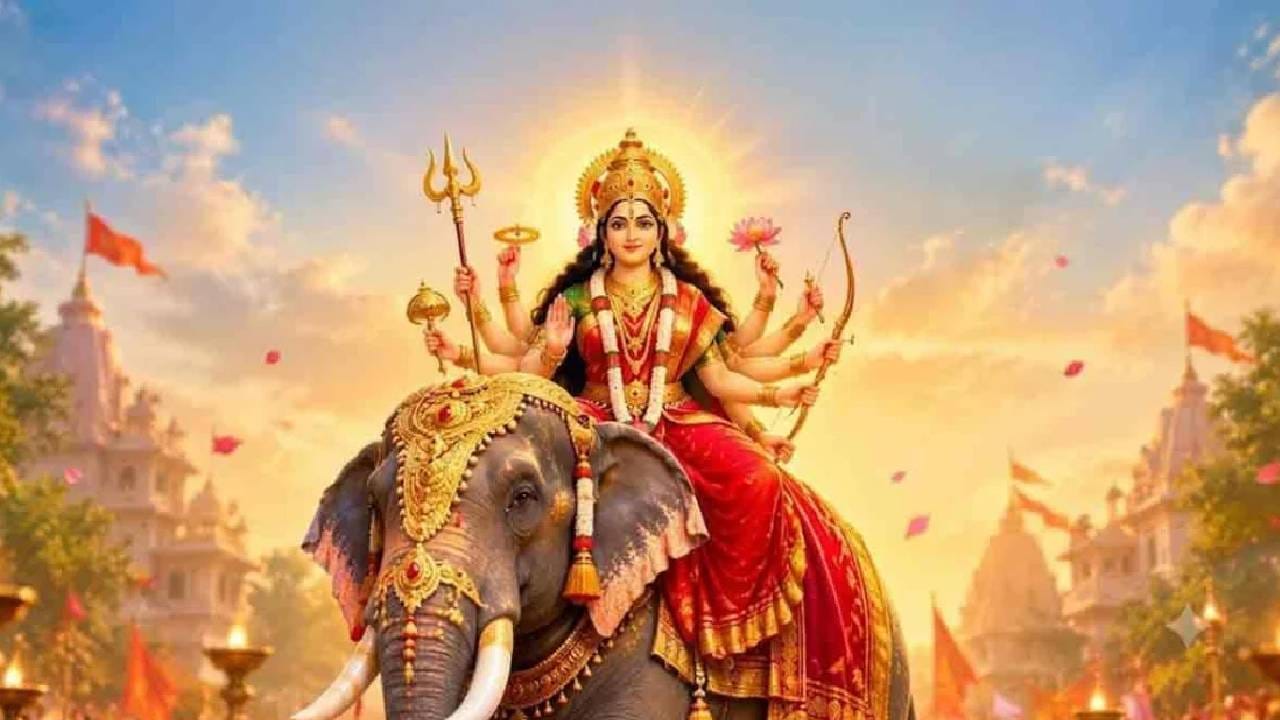 जर रविवार किंवा सोमवारी नवरात्री सुरु होत असेल तर देवी हत्तीवर येते. जर शनिवार किंवा मंगळवारी आल्यास देवी घोडयावर येते. गुरुवार किंवा शुक्रवारी आल्यास देवी हि पालखीत येते. तर बुधावरी नवरात्री सुरु झाल्यास देवी नौकेतून येते. 