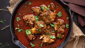 Mutton : घरच्या मटणाला हॉटेलसारखी चव का येत नाही? मसाल्यांपासून मॅरिनेशनपर्यंत, परफेक्ट मटणासाठी लक्षात ठेवा 'या' गोष्टी!