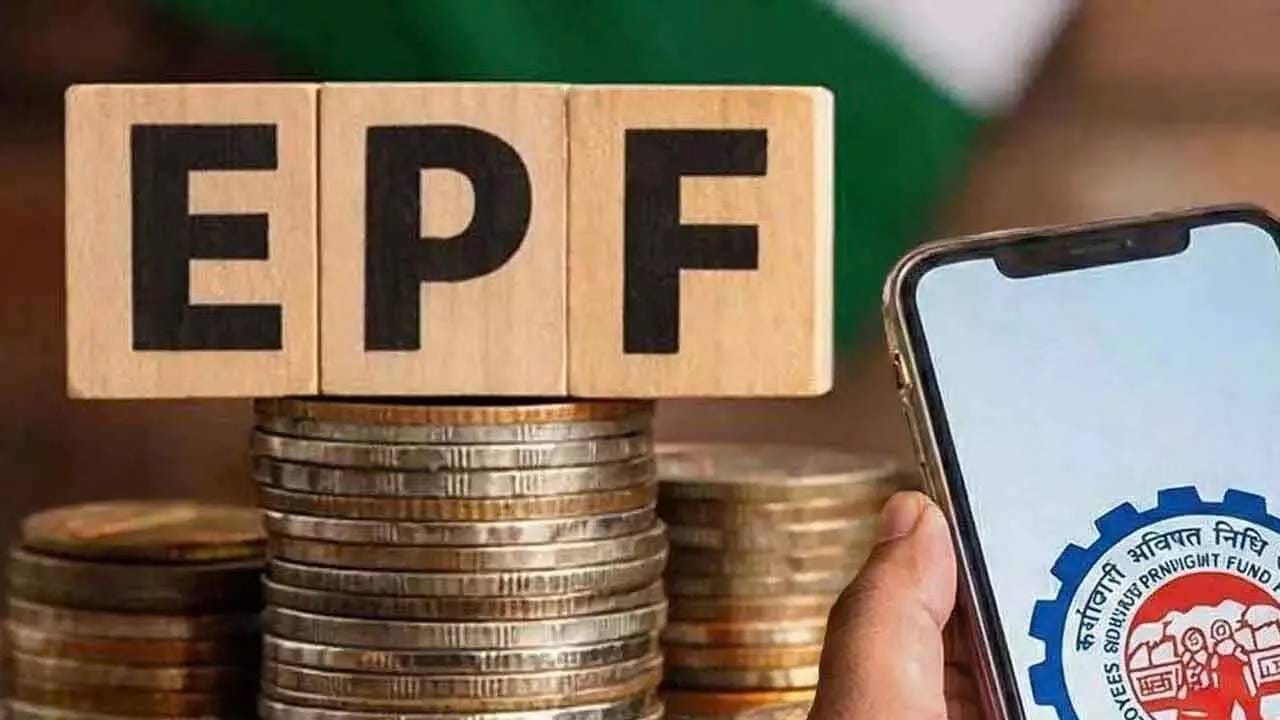 ३० वर्षांची सेवा पूर्ण झाल्यावर ६८५७ रुपये मासिक निवृत्तीवेतन मिळेल. निवृत्तीवेतनपात्र पगार १५ हजार रुपये असून ३० वर्षांची सेवा पूर्ण झाल्यावर २ वर्षांचे वेटेज (भार) आहे. यामुळे १५००० × ३२ ÷ ७० या सूत्रानुसार दरमहा ६८५७ रुपये मिळतात.