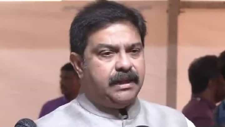 Prasad Lad On Sanjay Raut : हाथी चले बाजार, कुत्ते भोंके हजार! प्रसाद लाड यांचा संजय राऊतांना टोला; ऑडिओ क्लिपवरून राजकीय घमासान Prasad Lad On Sanjay Raut : हाथी चले बाजार, कुत्ते भोंके हजार! प्रसाद लाड यांचा संजय राऊतांना टोला; ऑडिओ क्लिपवरून राजकीय घमासान