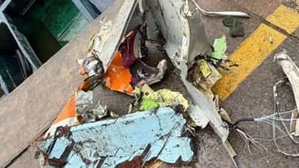 जगात हाहाकार! मोठी विमान दुर्घटना, इतक्या लोकांचा गेला जीव, एका क्षणात.