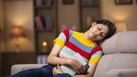 Nighttime Acid Reflux : रात्रीची झोपताना होते छातीत जळजळ, डॉ. सेठी यांनी सांगितले उपाय...