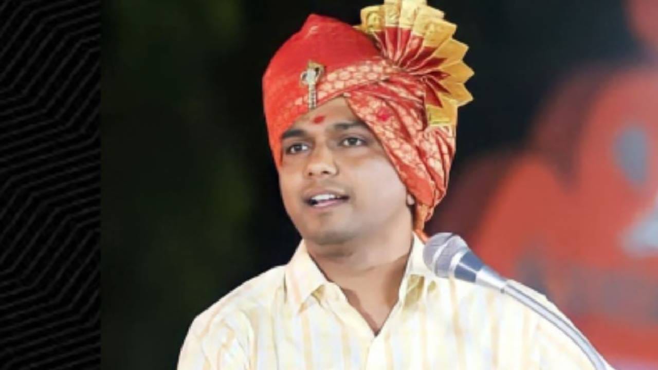 Nitesh Karale : विधानपरिषद निवडणुकीत किंगमेकर ठरताच कोणत्या पक्षात जाणार कराळे मास्तरांनी सांगून टाकलं... Nitesh Karale : विधानपरिषद निवडणुकीत किंगमेकर ठरताच कोणत्या पक्षात जाणार कराळे मास्तरांनी सांगून टाकलं...