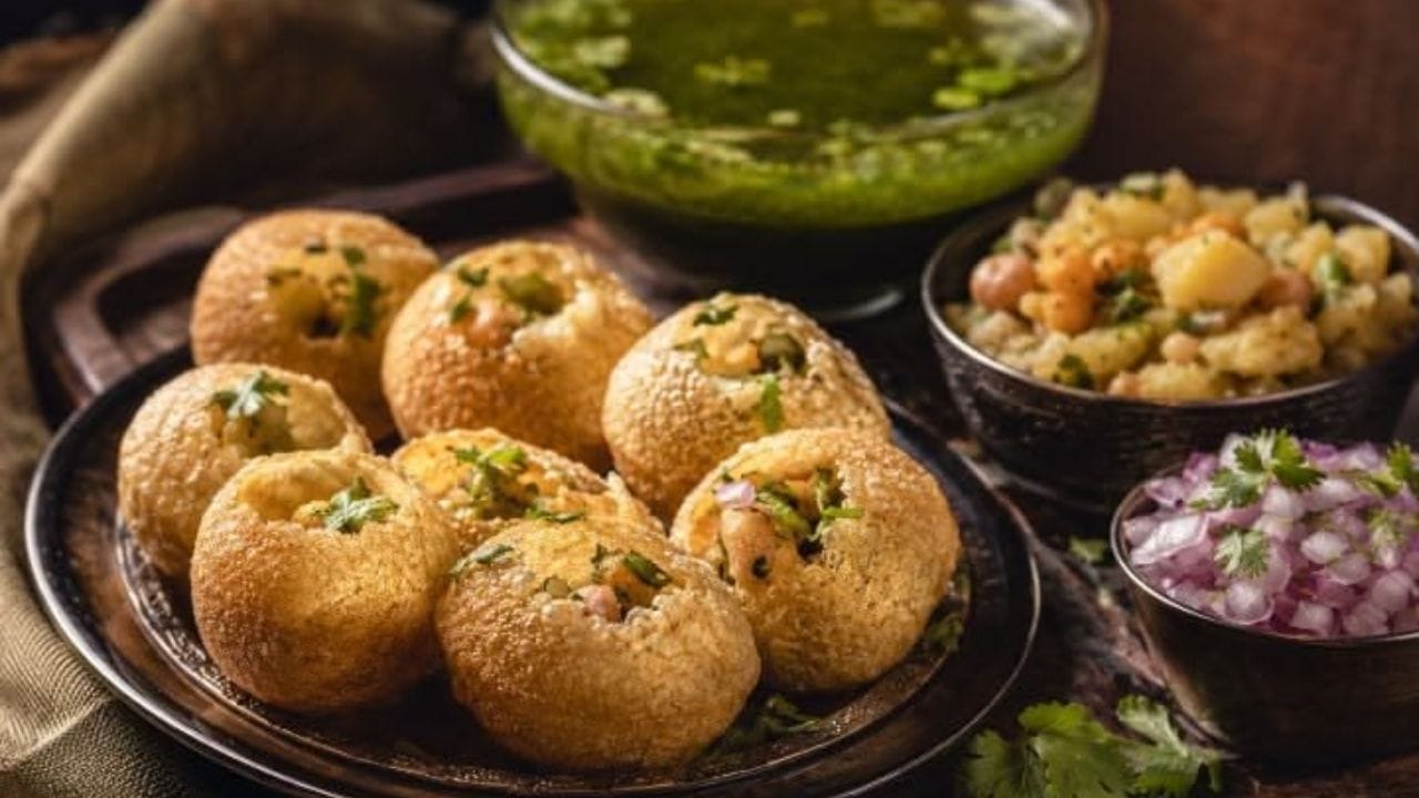 यामध्ये काळं मीठ, भाजलेली जीर पावडर, चाट मसाला, काळी मिरी पावडर आणि थोडी साखर घाला. आवश्यकतेनुसार पाणी मिसळा.हे पाणी 6 ते 7 तास फ्रिजमध्ये ठेवा,म्हणजे चव व्यवस्थित मुरेल. 