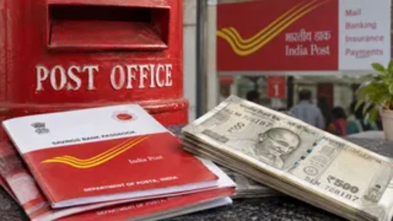 पोस्ट ऑफिस टाईम डिपॉझिट :बँकेतील मुदत ठेवीप्रमाणे पोस्ट ऑफिसमधेही ठराविक कालावधीसाठी पैसे ठेवता येतात. 1, 2, 3 आणि 5 वर्षांच्या मुदतीचे पर्याय उपलब्ध आहेत. सध्या मुदतीनुसार 6.9 टक्के ते 7.5 टक्के वार्षिक व्याज मिळतं. 5 वर्षांच्या टाईम डिपॉझिटवर 7.5 टक्के व्याज दिलं जातं