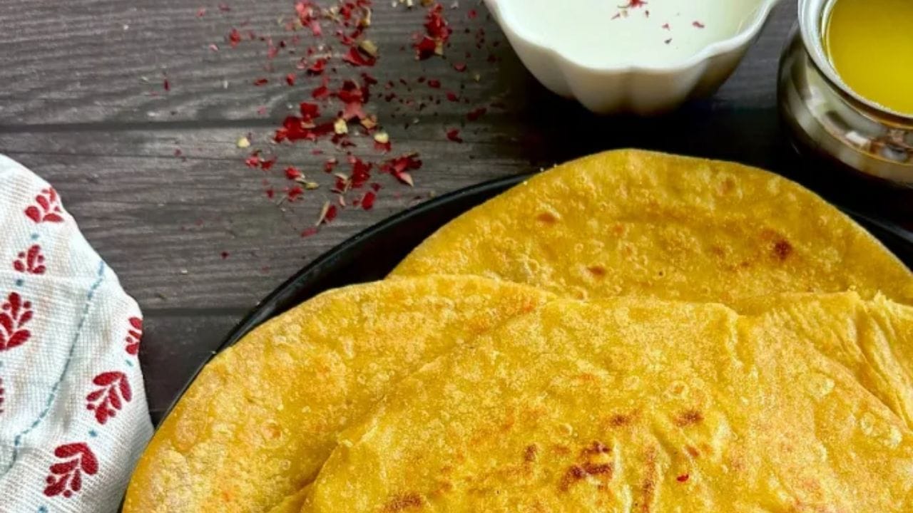 पुरणं थंड होऊ द्या. त्यानंतर ते पेल्याने किंवा पूरणाच्या भांड्याने मऊ करा. पुरण अगदी मऊ आणि एकसारखं होऊ द्या