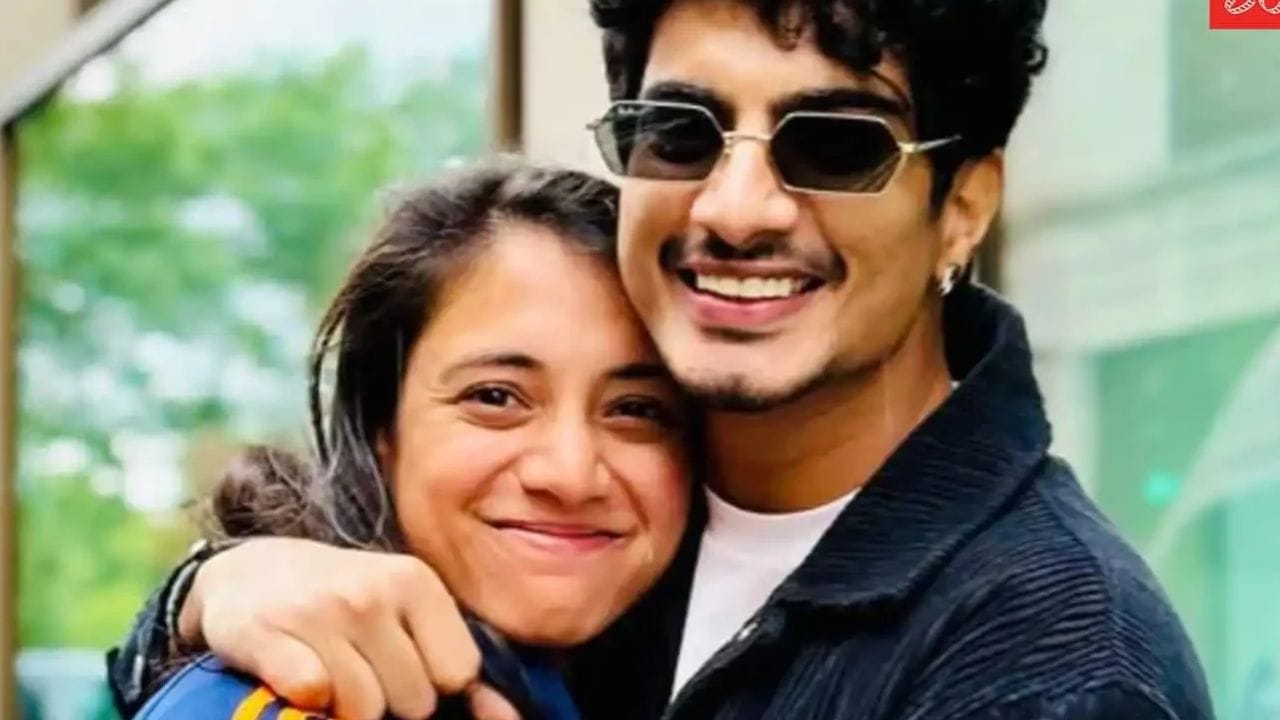 या प्रकरणी आता उच्च न्यायालयाकडून जामीन मिळल्यानंतर आवश्यक कागदपत्रे जमा करण्यासाठी पलाश मुच्छल सांगली उपविभागीय कार्यालयात हजर झाला. पलाश विरोधात दाखल असलेल्या फसवणूक आणि अॅट्रोसिटीच्या गुन्ह्याच्या अनुषंगाने पोलिसांनी त्याची चौकशी केली.