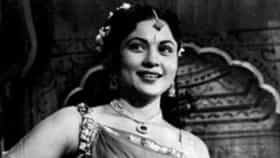 या अभिनेत्रीला लोक मानायचे देवी पार्वती, आशीर्वाद घेण्यासाठी घराबाहेर व्हायची गर्दी, कोण आहे ती अभिनेत्री?