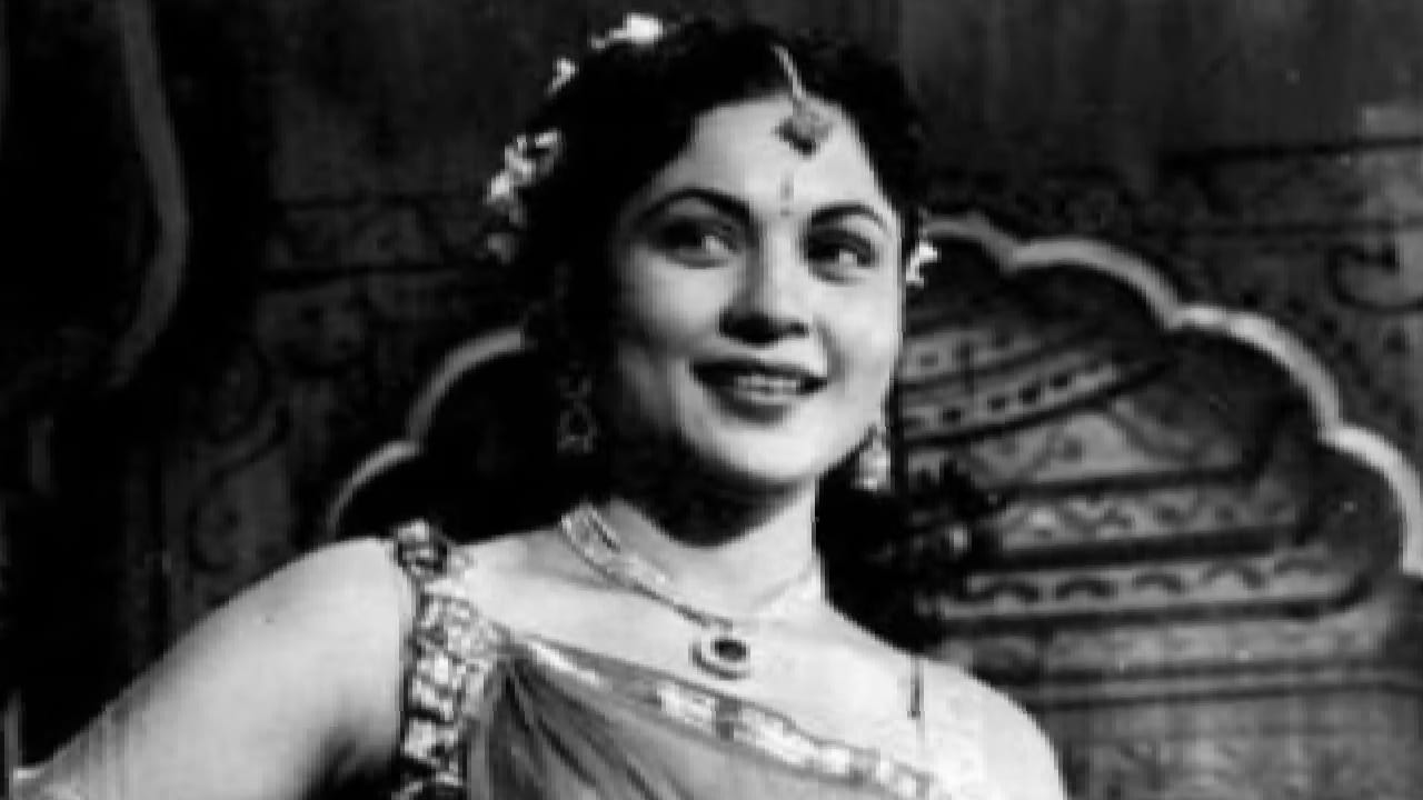 या अभिनेत्रीला लोक मानायचे देवी पार्वती, आशीर्वाद घेण्यासाठी घराबाहेर व्हायची गर्दी, कोण आहे ती अभिनेत्री? या अभिनेत्रीला लोक मानायचे देवी पार्वती, आशीर्वाद घेण्यासाठी घराबाहेर व्हायची गर्दी, कोण आहे ती अभिनेत्री?
