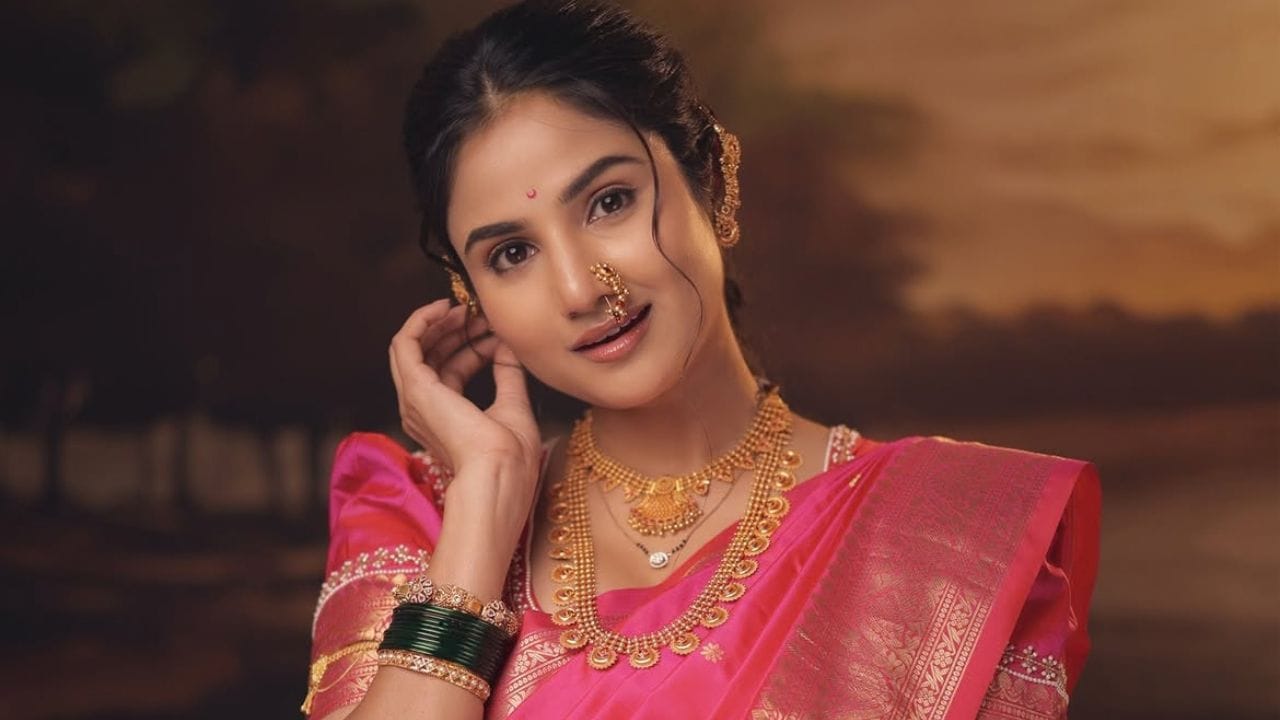 सोशल मीडियावरही ती सक्रिय राहते. अलीकडेच तिने काही फोटो शेअर केले, ज्यावर चाहते मोठ्या प्रमाणात प्रतिक्रिया देत आहेत.