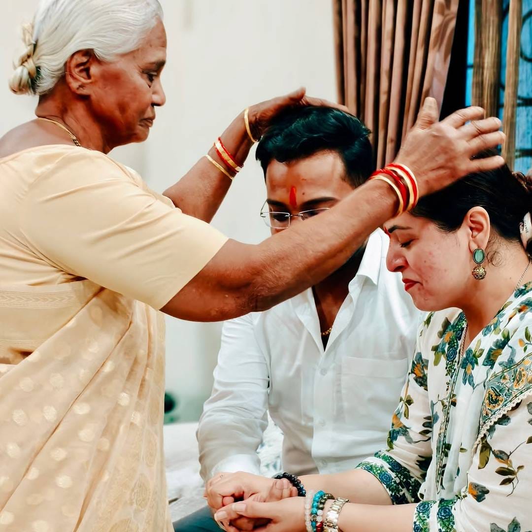 पूजा रायबागीच्या होणाऱ्या पतीचं नाव रजत खन्ना आहे. रजत हा मेकॅनिकल इंजिनिअर असून त्याने अमेरिकेतील कॅलिफोर्निया स्टेट युनिव्हर्सिटीमधून शिक्षण पूर्ण केलं आहे. तो RASSASY या कंपनीचा संस्थापक आणि चेअरमन आहे. याशिवाय त्याने पिरॅमिड ग्रुपसोबतही काम केलं आहे. रजतला क्रिप्टो क्षेत्रात रस असून, त्याला फिरण्याची आणि वेगवेगळ्या खाद्यपदार्थांचा आस्वाद घेण्याचीही आवड आहे.
