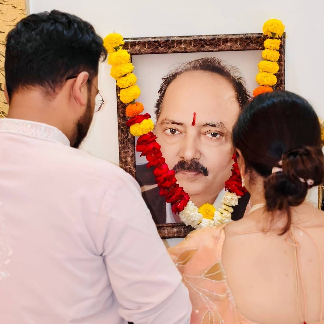 पूजाने सोशल मीडियावर रजतसोबतचा फोटो शेअर करत आपल्या नात्याबद्दल भावना व्यक्त केल्या आहेत. ‘काही चमत्कार एका क्षणात घडत नाहीत, तर जेव्हा दोन जीव अनपेक्षित वेळी एकमेकांना भेटतात, तेव्हा चमत्कार घडतात,’ अशा आशयाचं कॅप्शन तिने दिलं आहे. तिच्या या पोस्टवर चाहत्यांकडून शुभेच्छांचा वर्षाव होत आहे. 
