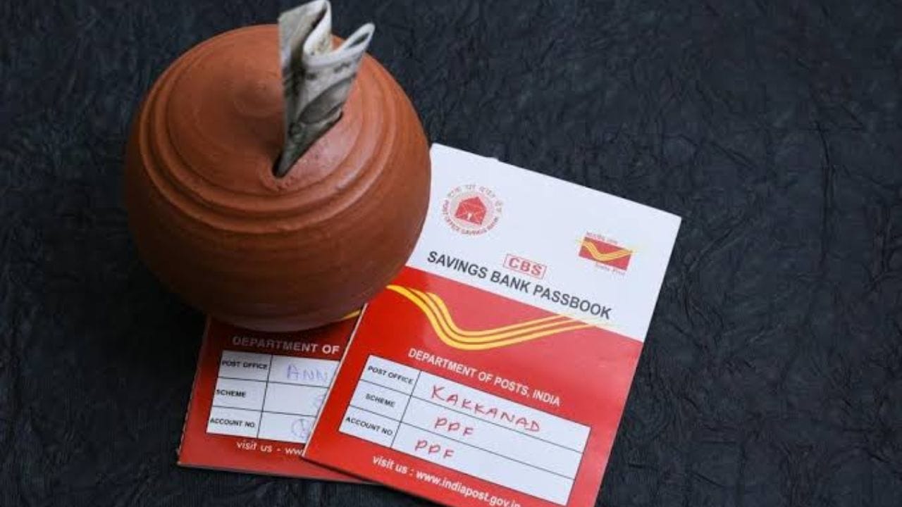 PPF खात्याचा मूळ कालावधी 15 वर्षांचा असतो आणि त्यानंतर नियमांनुसार पाच वर्षांच्या टप्प्यांत मुदतवाढ घेता येते. मुदतवाढ घेताना नवीन गुंतवणूक सुरू ठेवायची की अतिरिक्त पैसे न भरता खाते चालू ठेवायचे, याचे पर्याय उपलब्ध असतात. मुदतवाढीचे नियम आणि पैसे काढण्याच्या अटी समजून घेऊन दीर्घकालीन नियोजन करणे महत्त्वाचे आहे.