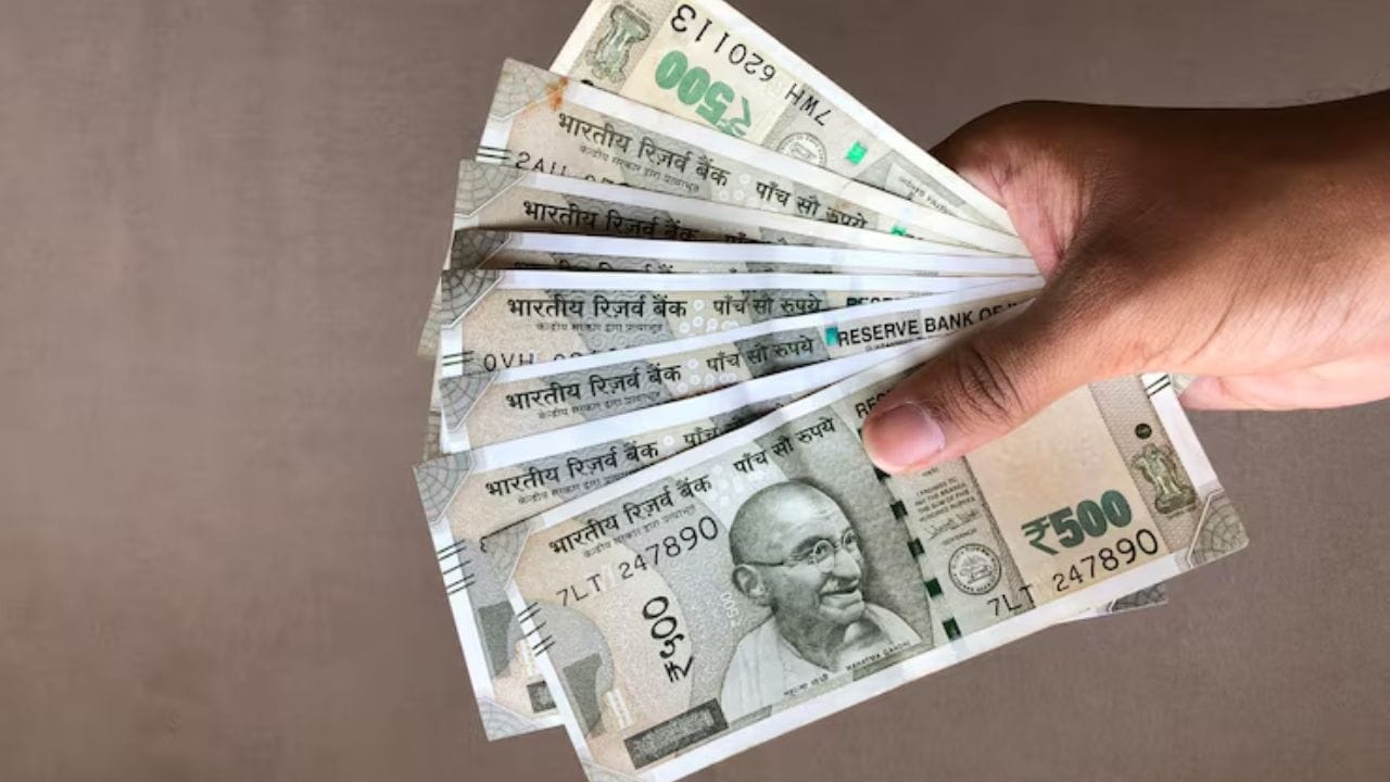 कमी जोखीम असलेल्या बचतीला प्राधान्य देणाऱ्या व्यक्तींसाठी पोस्ट ऑफिस टाइम डिपॉझिट हा विचार करण्यासारखा पर्याय आहे. या योजनेत गुंतवणुकीचा कालावधी आधीच ठरलेला असल्यामुळे आर्थिक नियोजन करणे सोपे होऊ शकते.