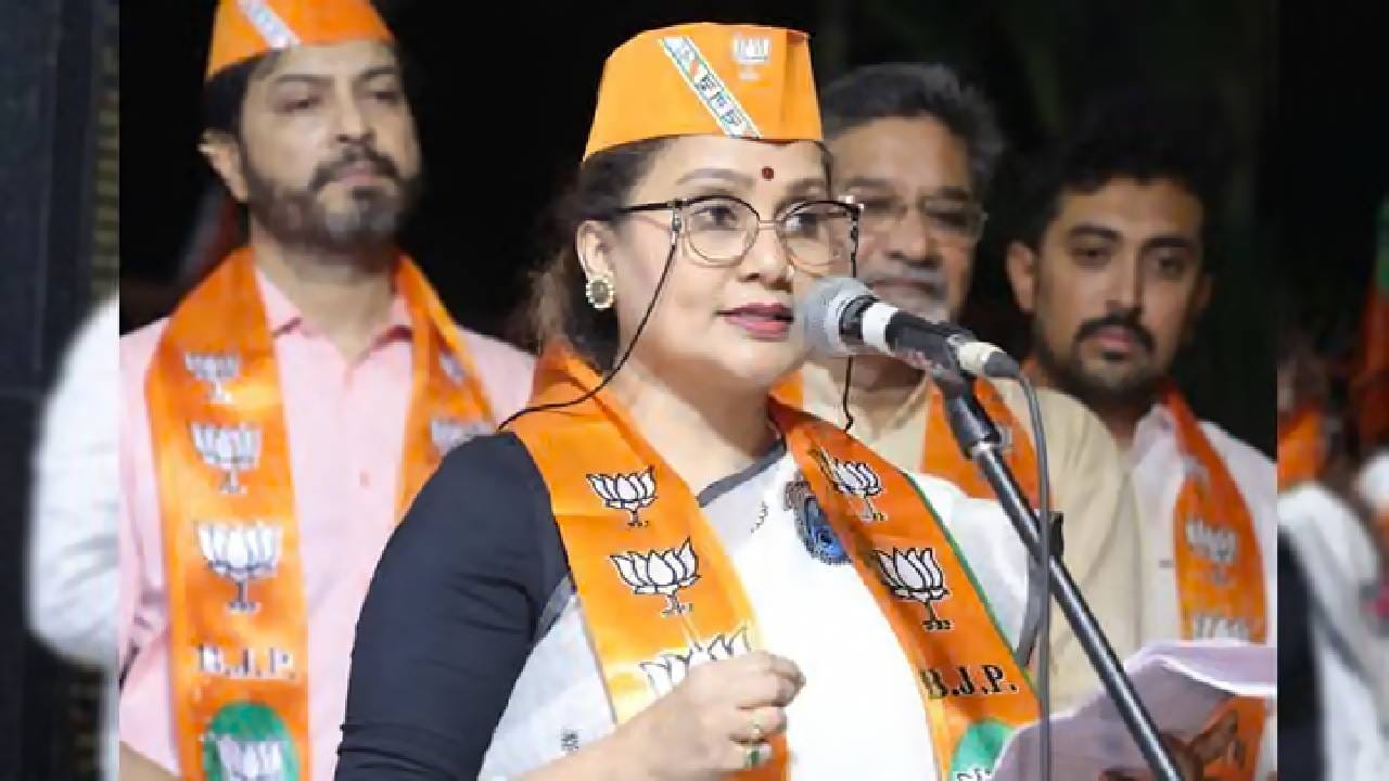 पुढे त्या म्हणाल्या की, त्या पिंपाला आतून माती वैगरे लावली होती. त्याच्या आत ती रोटी टाकावी लागते. वाकून रोटी आत टाकावी लागते. मी दोन ते तीन वेळा प्रयत्न केले होते. हाताला जाम चटके वैगरे लागले होते. ते आपलं कामच नाही. 
