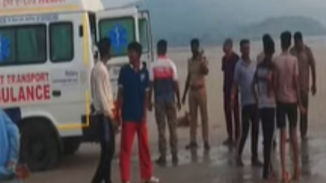 रायगडच्या दिवेआगारमध्ये मोठी दुर्घटना, समु्द्रात आठ विद्यार्थी बुडाले रायगडच्या दिवेआगारमध्ये मोठी दुर्घटना, समु्द्रात आठ विद्यार्थी बुडाले
