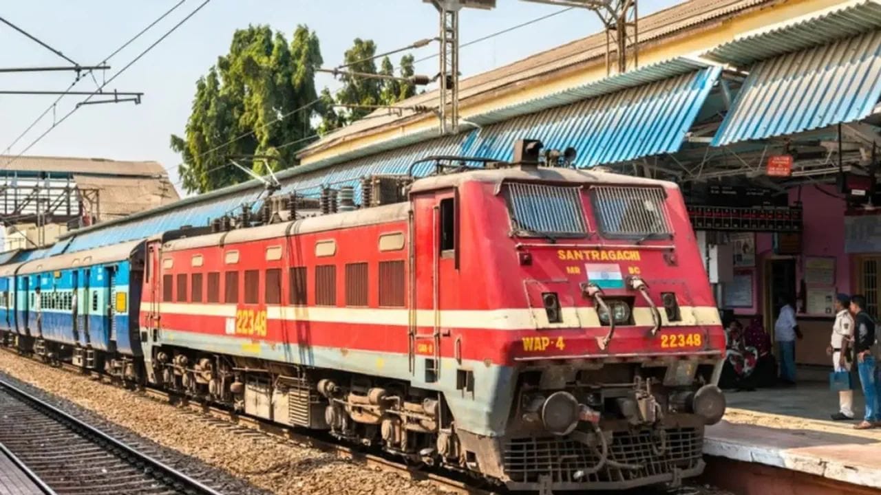 रेल्वे प्रवासात आता मोबाईलवर चुकूनही करू नका ही गोष्ट, थेट जावं लागणार जेलमध्ये, नवा नियम लागू