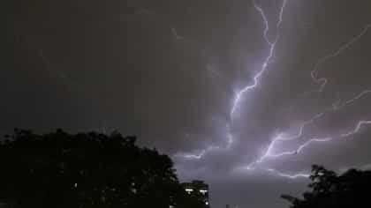 Weather Update : वारं फिरलं, महाराष्ट्रातील या जिल्ह्यांमध्ये पावसाचा मोठा इशारा, हवामान विभागाचा अलर्ट, थेट 24 तासात..