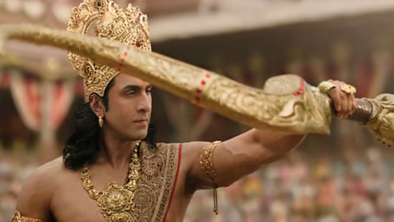 ‘रामायण’ चित्रपट दोन भागांमध्ये प्रेक्षकांच्या भेटीला येणार आहे. पहिला भाग यंदाच्या दिवाळीत, तर दुसरा भाग पुढील वर्षीच्या दिवाळीत प्रदर्शित होणार असल्याचे सांगितले जात आहे.