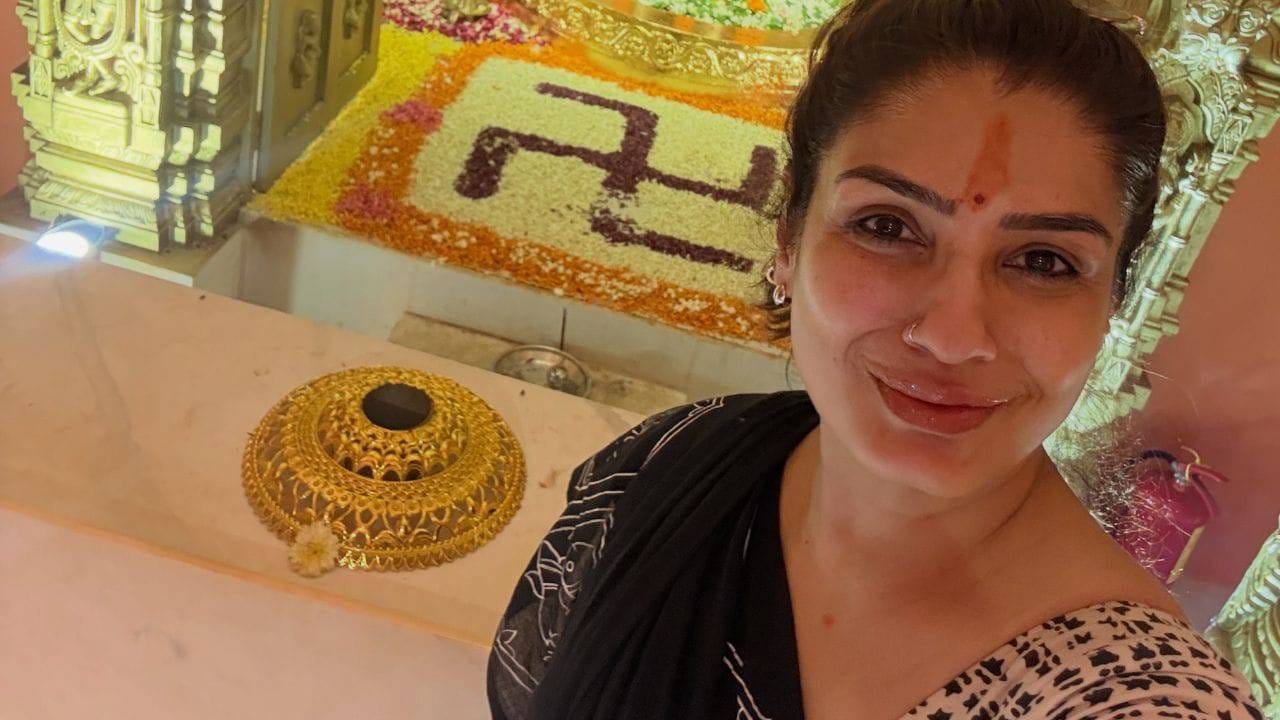 घरात नैसर्गिक सूर्यप्रकाश पोहोचू शकेल अशा पद्धतीने मंदिराची रचना करण्यात आली आहे. घराच्या प्रवेशद्वाराजवळ असलेली भगवान गणेशाची कलात्मक मूर्ती आणि सजावट लक्ष वेधून घेते.