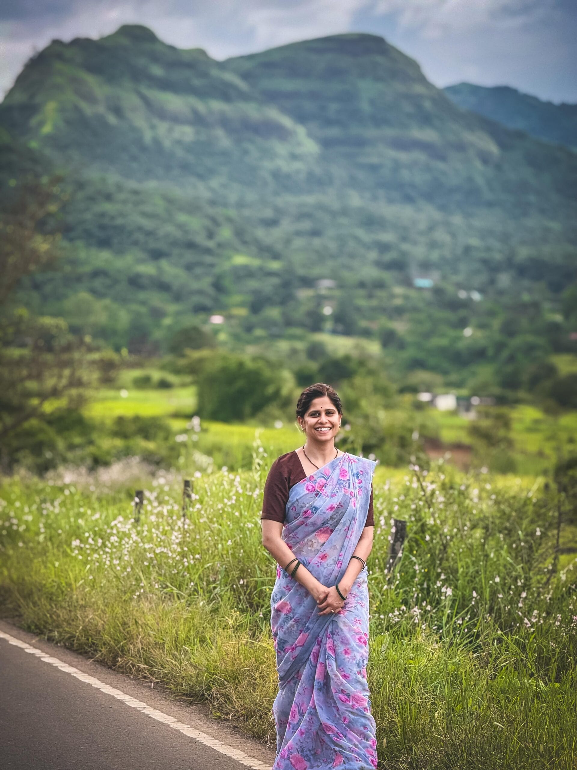 सईने नेहमी तिचे नवे फोटोशूट इन्स्टाग्रामवरुन शेअर करत राहते. यावेळी तिने काही तिच्या अडकित्ता या सिनेमातील लूकचेही फोटो शेअर केले आहेत.