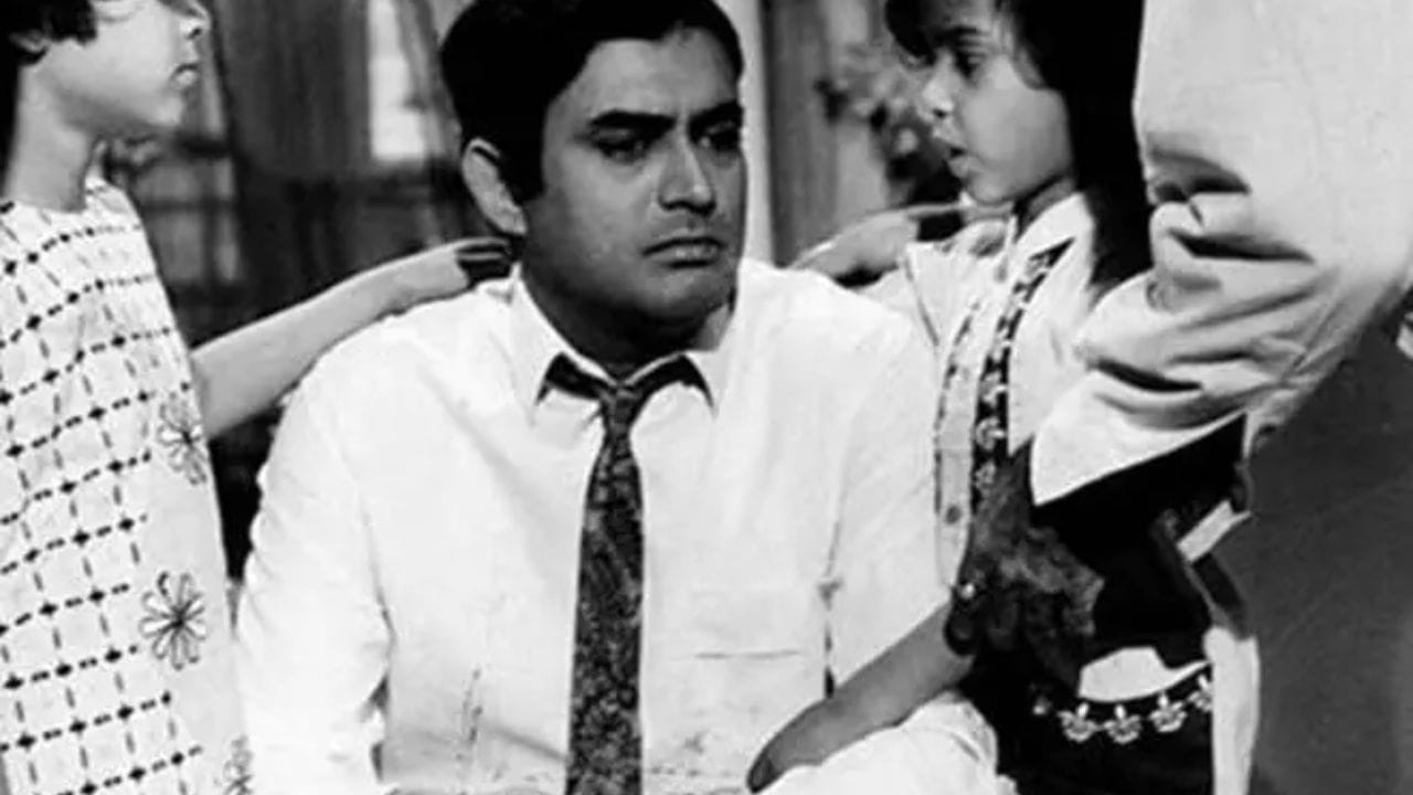 त्यापैकी एक म्हणजे दिवंगत अभिनेते संजीव कुमार यांना अनेकदा ‘कंजूस’ समजले जायचे. पण प्रत्यक्षात ते खूप दिलदार होते. पत्रकार हनीफ जावेरी यांनी एका पॉडकास्टमध्ये सांगितल्याप्रमाणे, संजीव कुमार यांनी मित्रांना सुमारे 96 लाख रुपये उधार दिले. पण ते पैसे त्यांनी कधीच परत मागितले नाहीत.